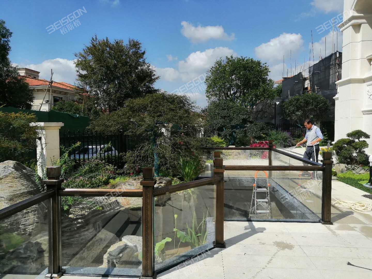 泓冠客户德赢网页玻璃护栏案例